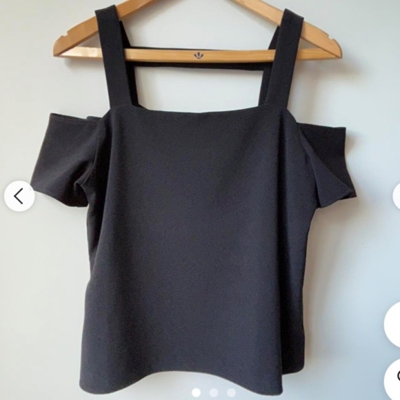 XS NWT Cooper & Ella cutout geometric style cold shoulder black blouse - Picture 3 of 6
